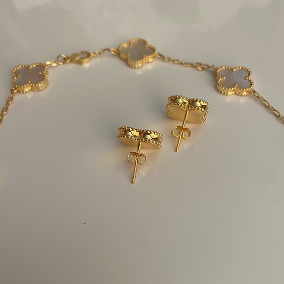 White Four leaf clover set - Picture 2 of 3